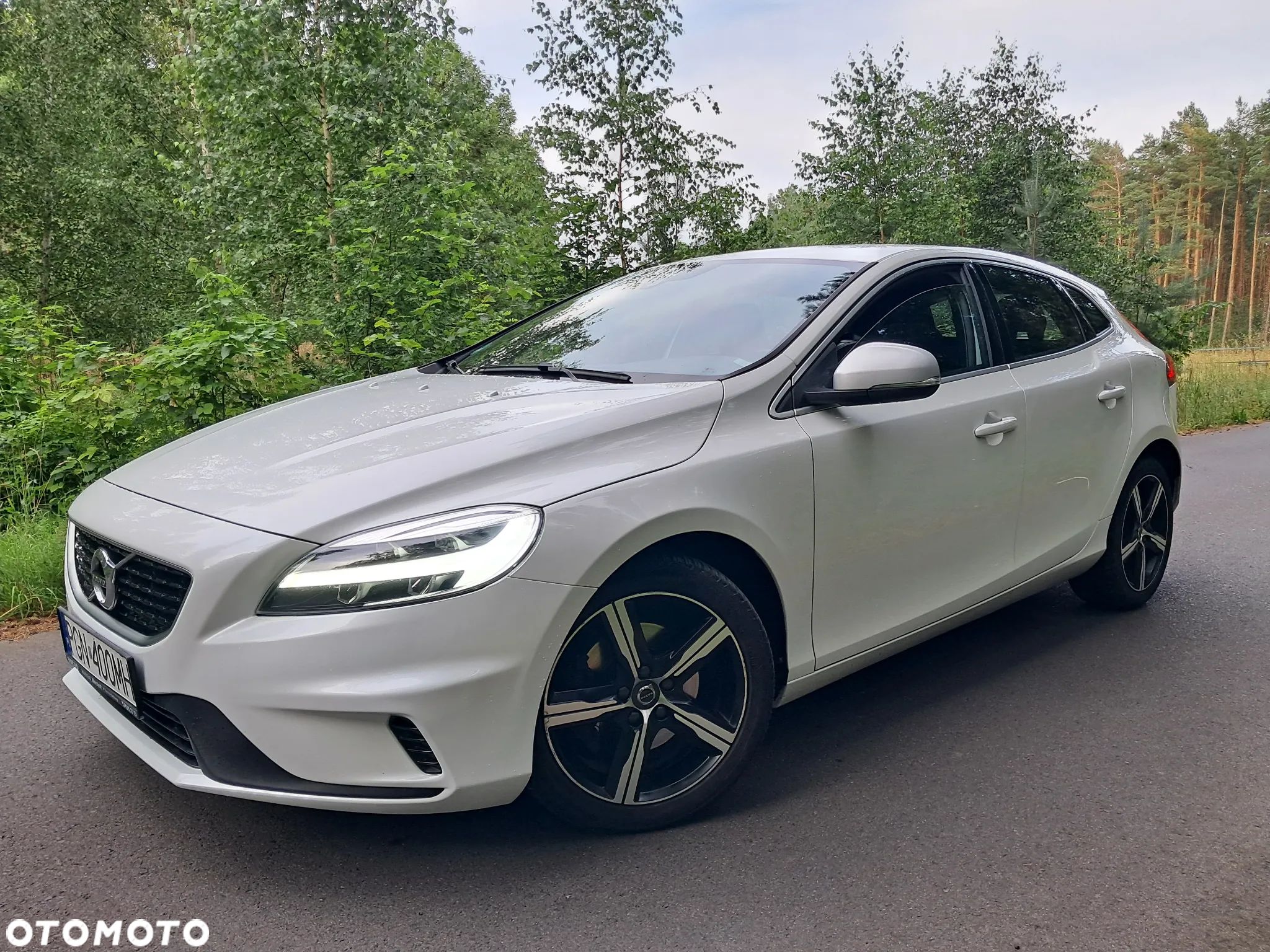 Volvo V40 T2 Drive-E R-Design Momentum - 1