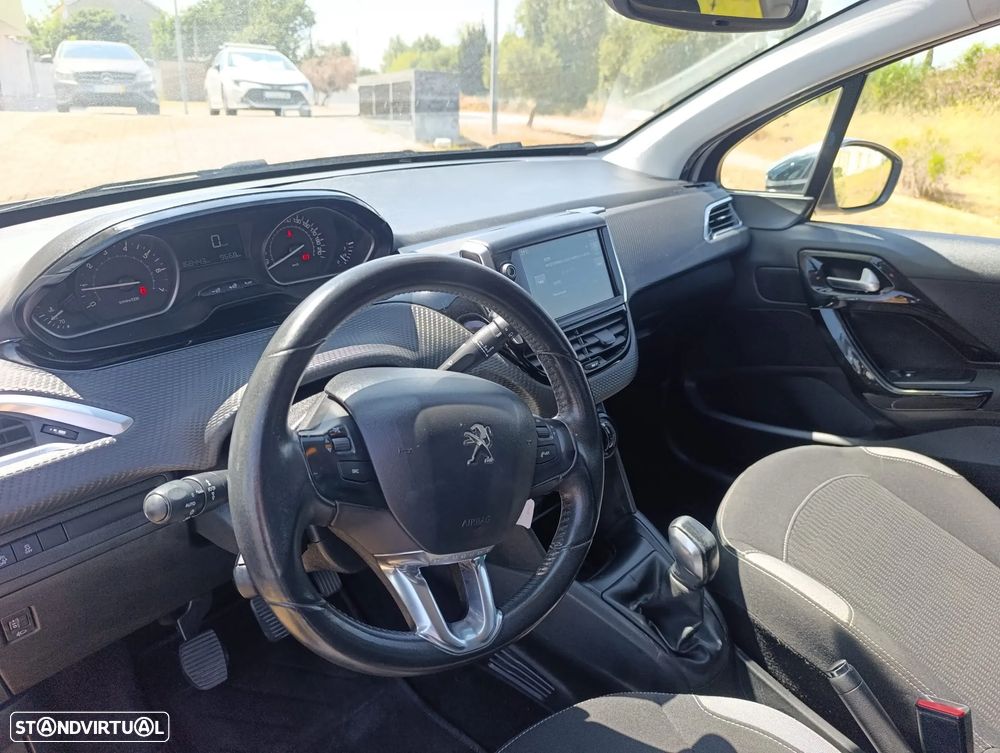 Peugeot 208 1.2 PureTech Style - 18