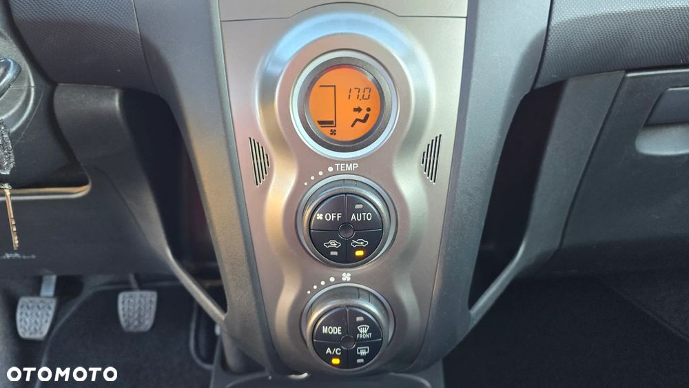 Toyota Yaris - 16