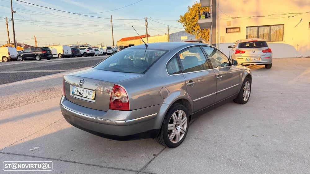 VW Passat 1.9 TDi Highline - 11