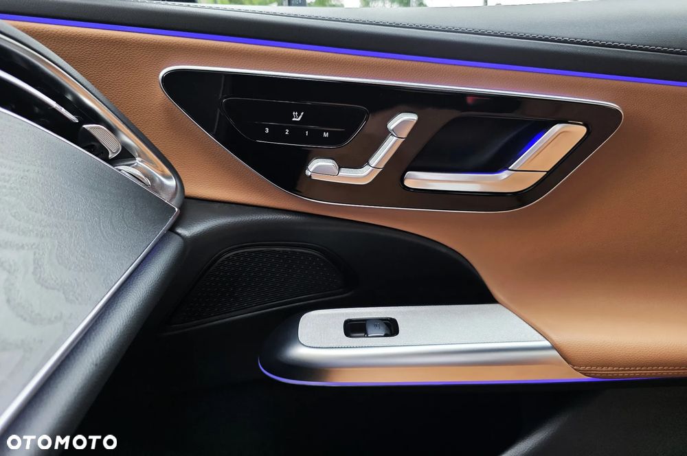 Mercedes-Benz Klasa E 220 d mHEV 4-Matic AMG 9G-Tronic - 36