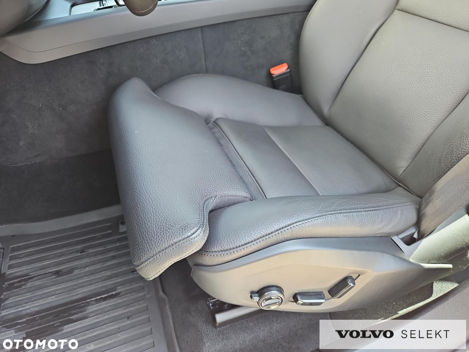 Volvo XC 60 B5 B AWD Plus Dark - 26