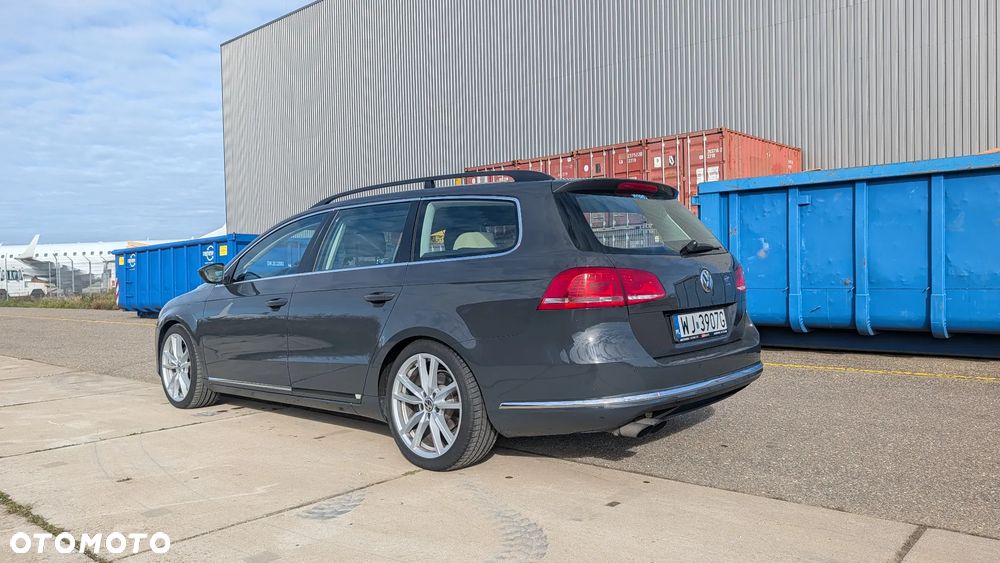 Volkswagen Passat 2012 photo 2