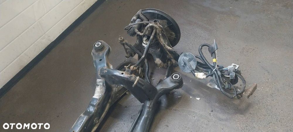 KOMPLETNE ZAWIESZENIE BELKA SANKI TYŁ HAMULCE AMORTYZATORY VOLVO S60 II - 6