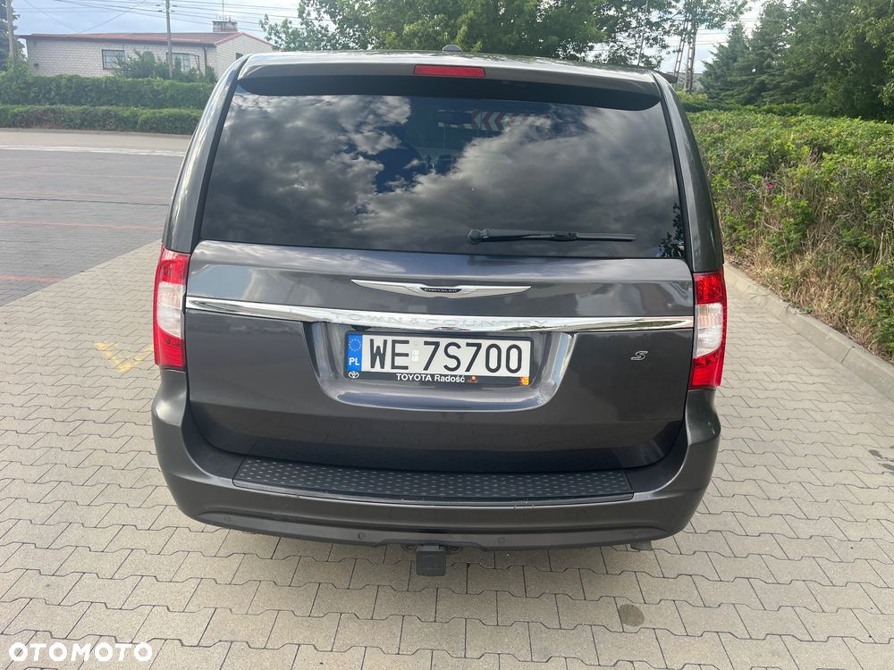 Chrysler Town & Country - 5