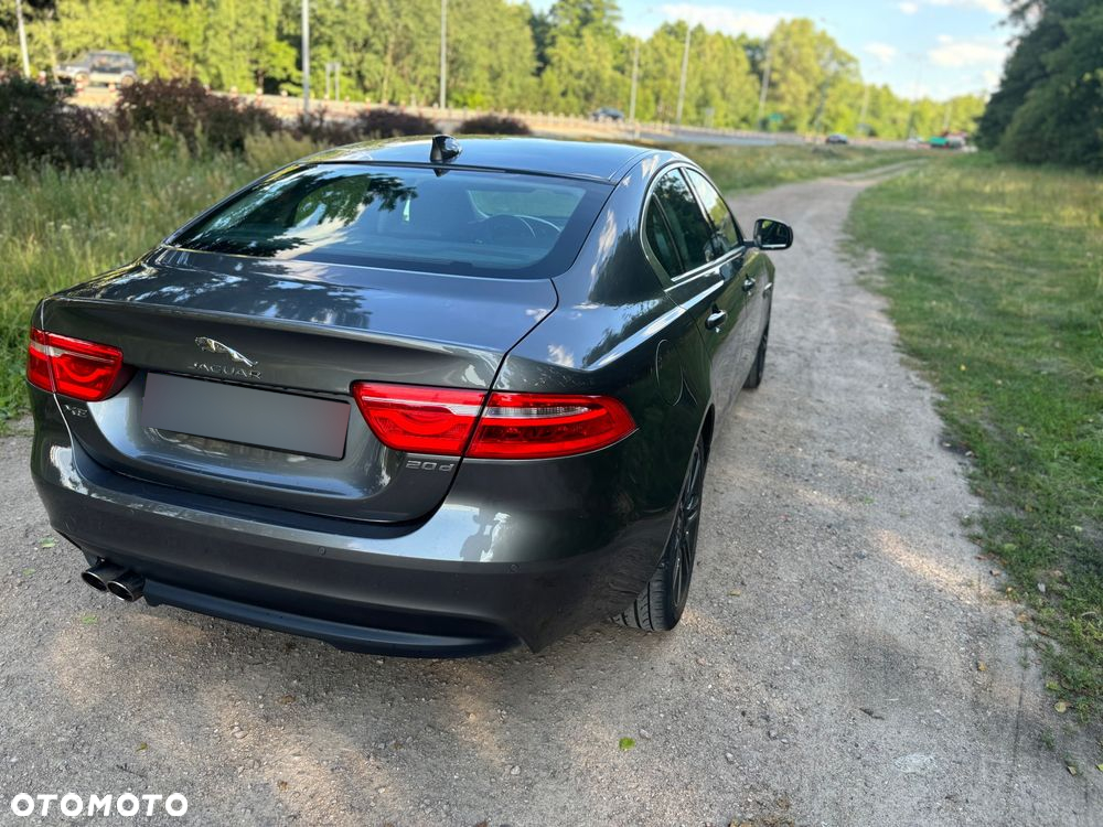 Jaguar XE 2.0 D Prestige - 18