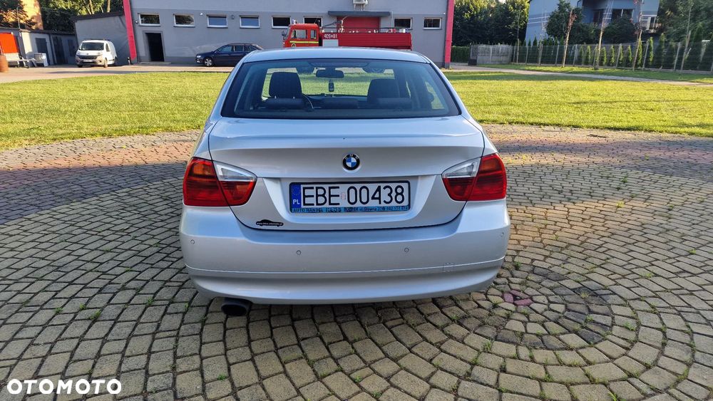 BMW Seria 3 318i - 4