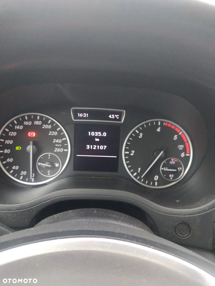 Mercedes-Benz Klasa B 180 CDI (BlueEFFICIENCY) - 11