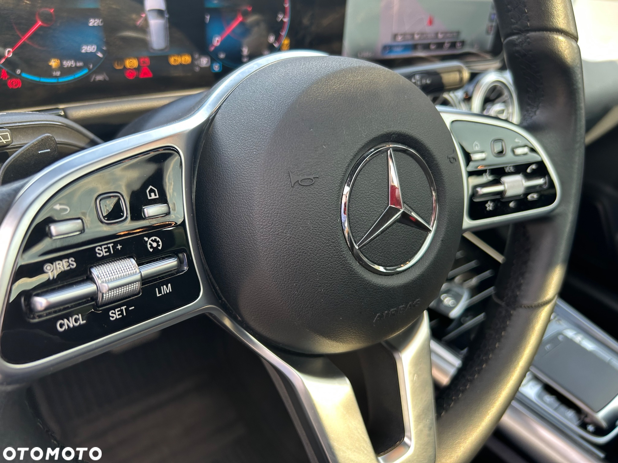 Mercedes-Benz Klasa B 200 Style 7G-DCT - 34