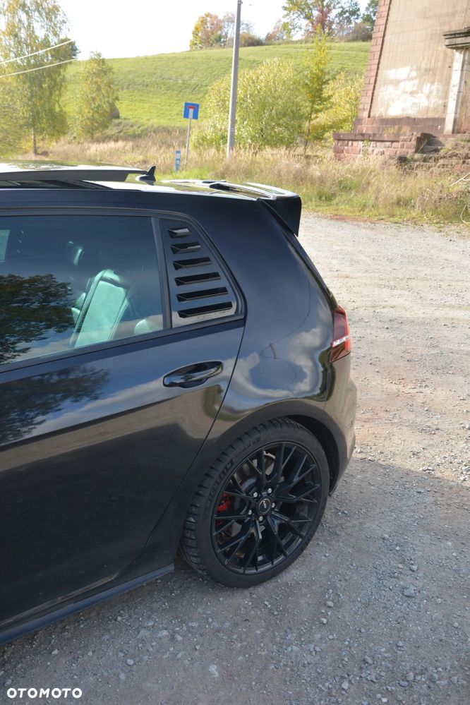 Volkswagen Golf - 24