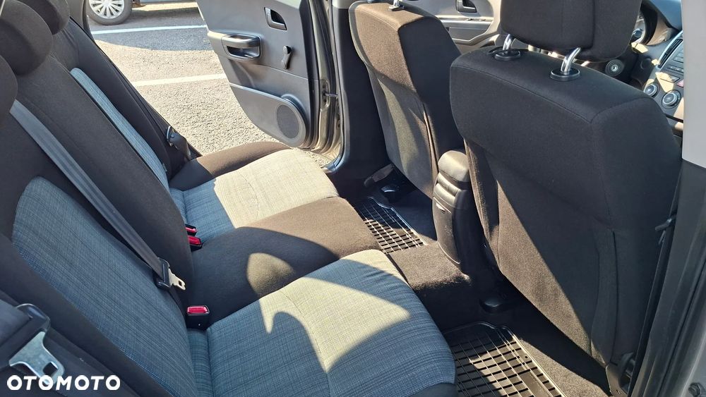 Kia Ceed - 12