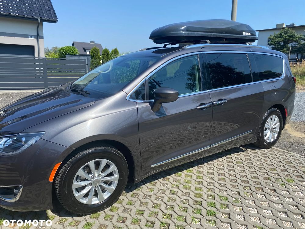 Chrysler Pacifica - 2