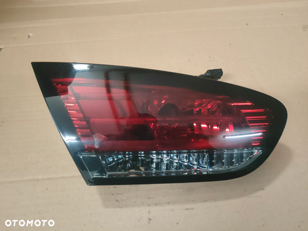 LEON II 2 05- Lampa Tylna w Klapę led lewy tył