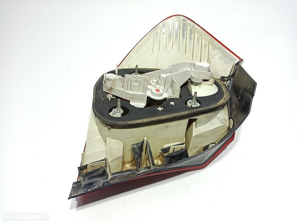 FAROLIM TRASEIRO DIREITO BMW SERIE 1 BERLINA (E81/E87) 118D - 5