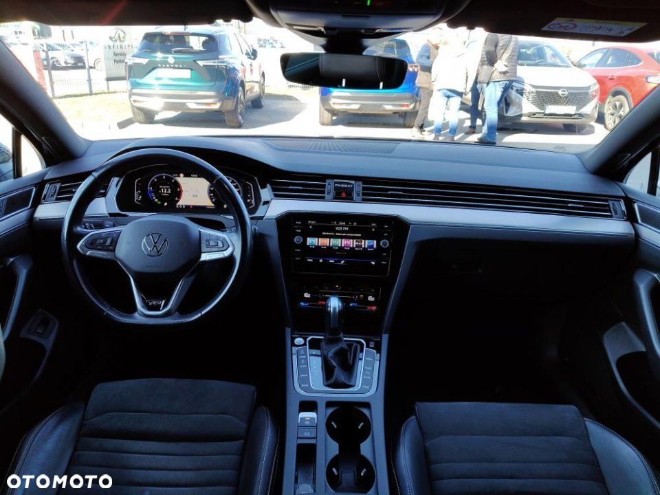 Volkswagen Passat - 25