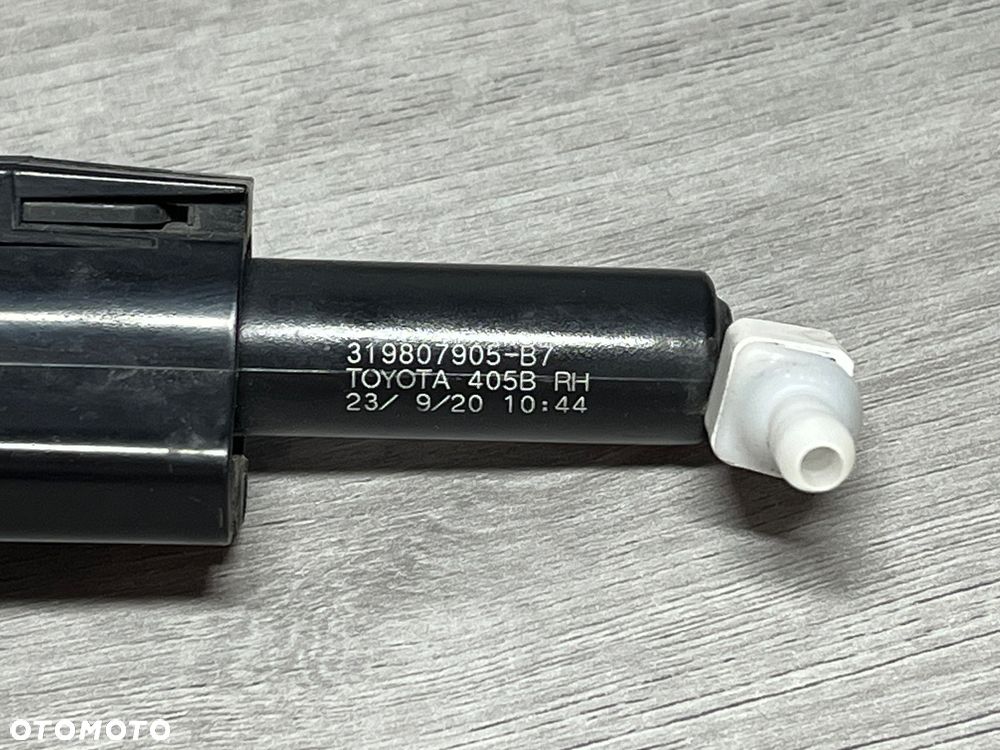 Spryskiwacz prawy Toyota C-hr lift 19- , numer lakieru : 209 - 5