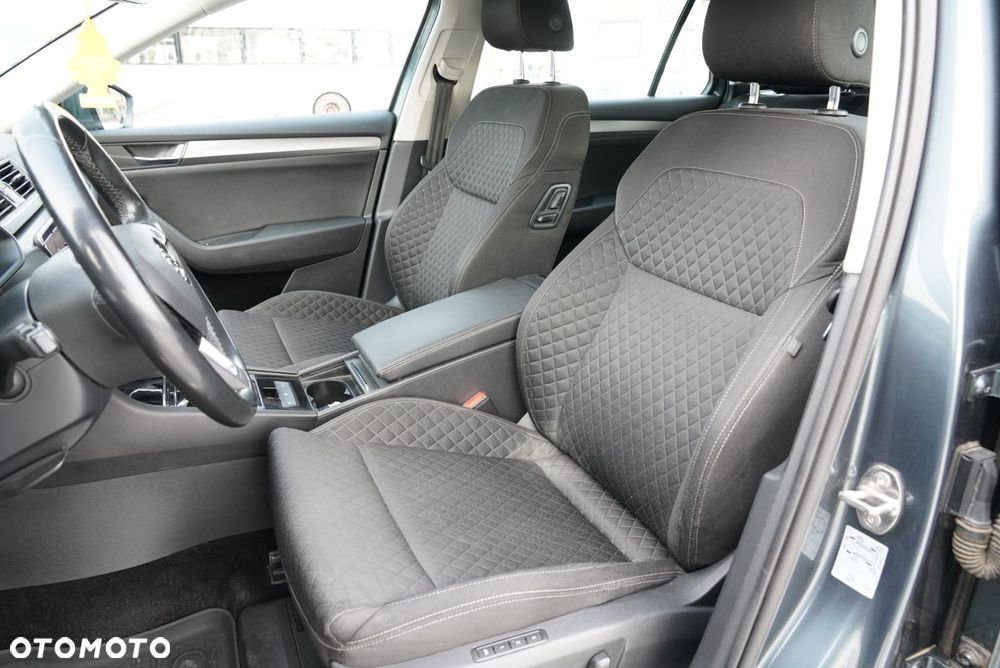 Skoda Superb 2.0 TDI SCR Style DSG - 11