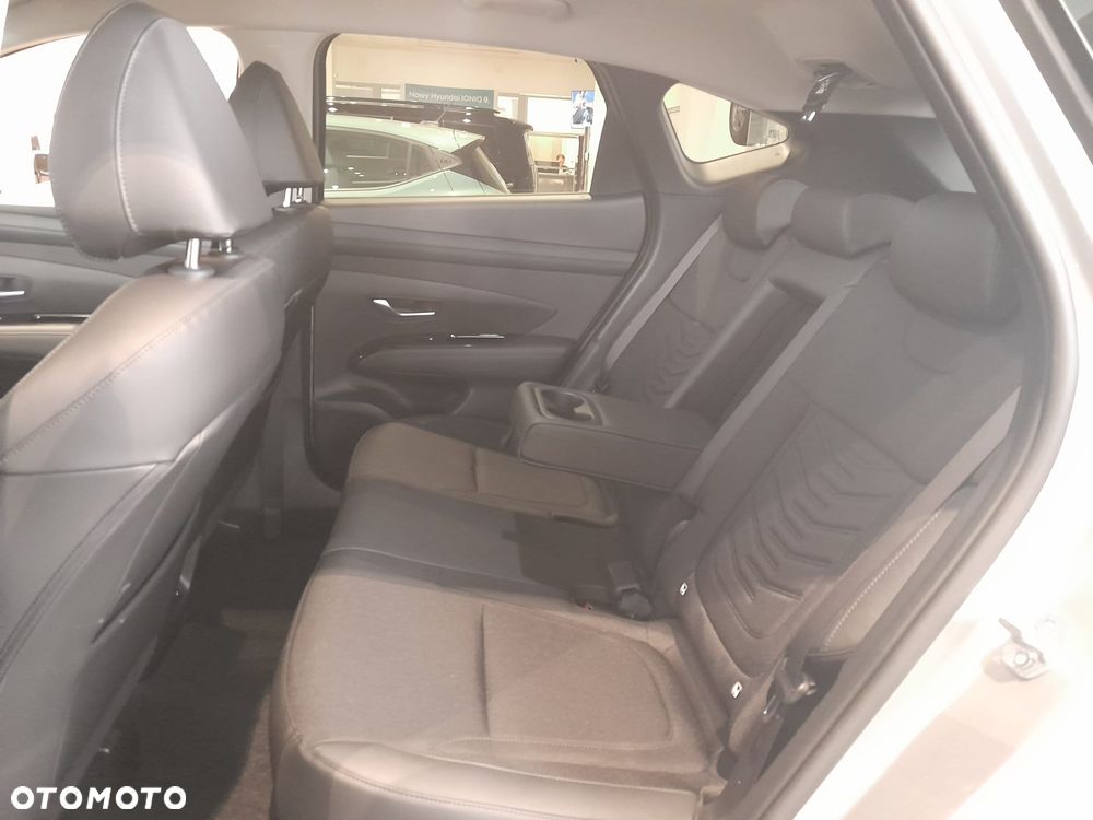 Hyundai Tucson 1.6 T-GDi HEV Executive 2WD - 28