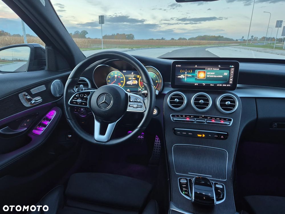 Mercedes-Benz Klasa C 220 d 4Matic T 9G-TRONIC AMG Line - 21