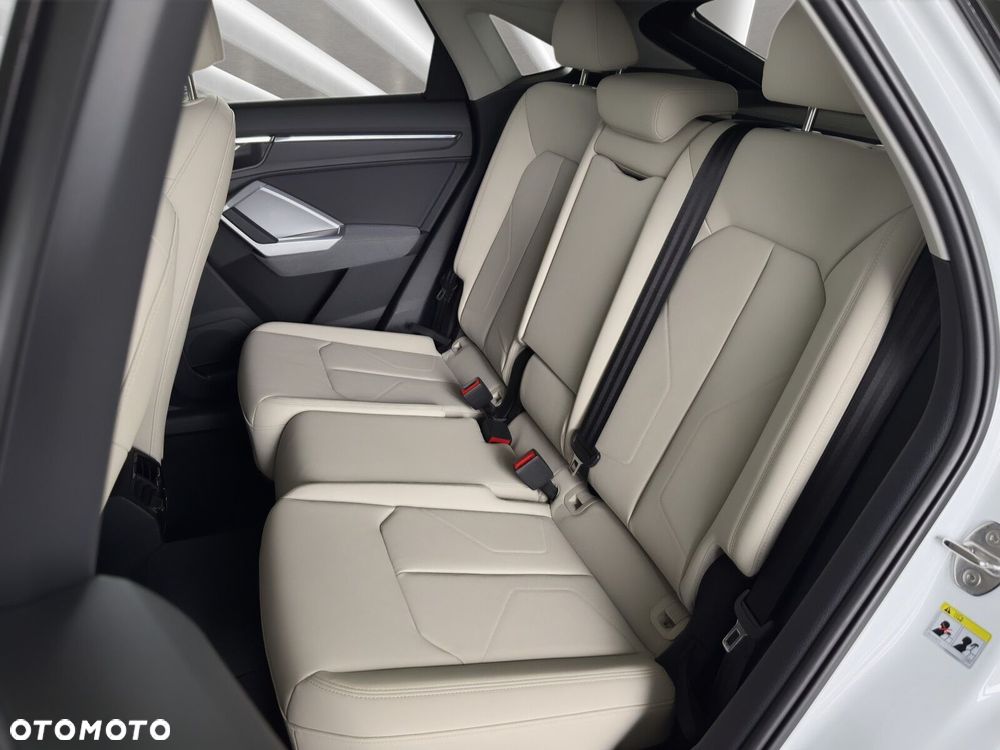Audi Q3 Sportback - 16