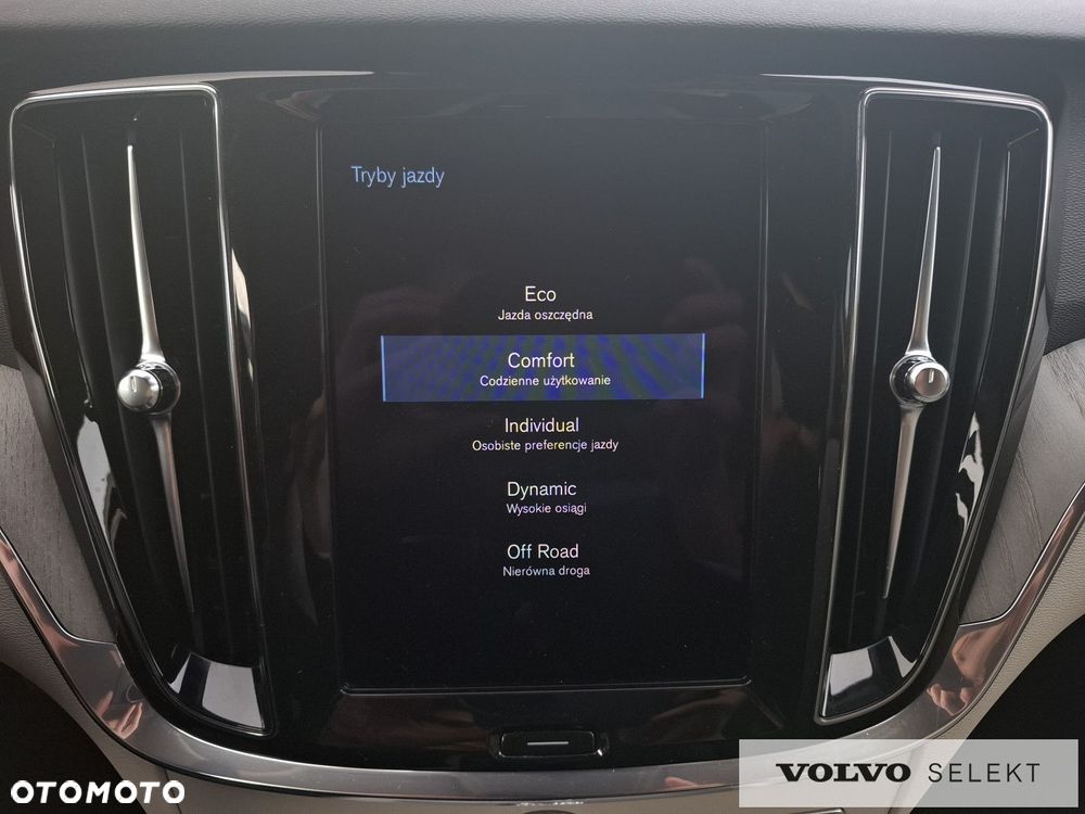 Volvo V60 Cross Country - 25