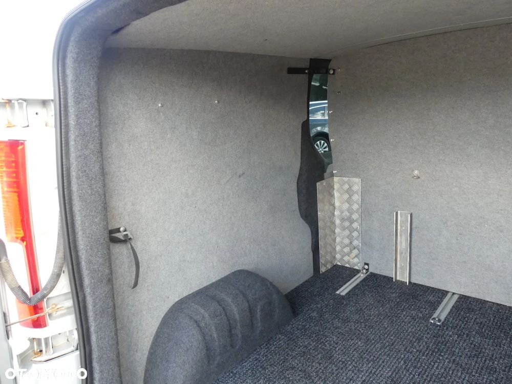 Opel Vivaro - 27