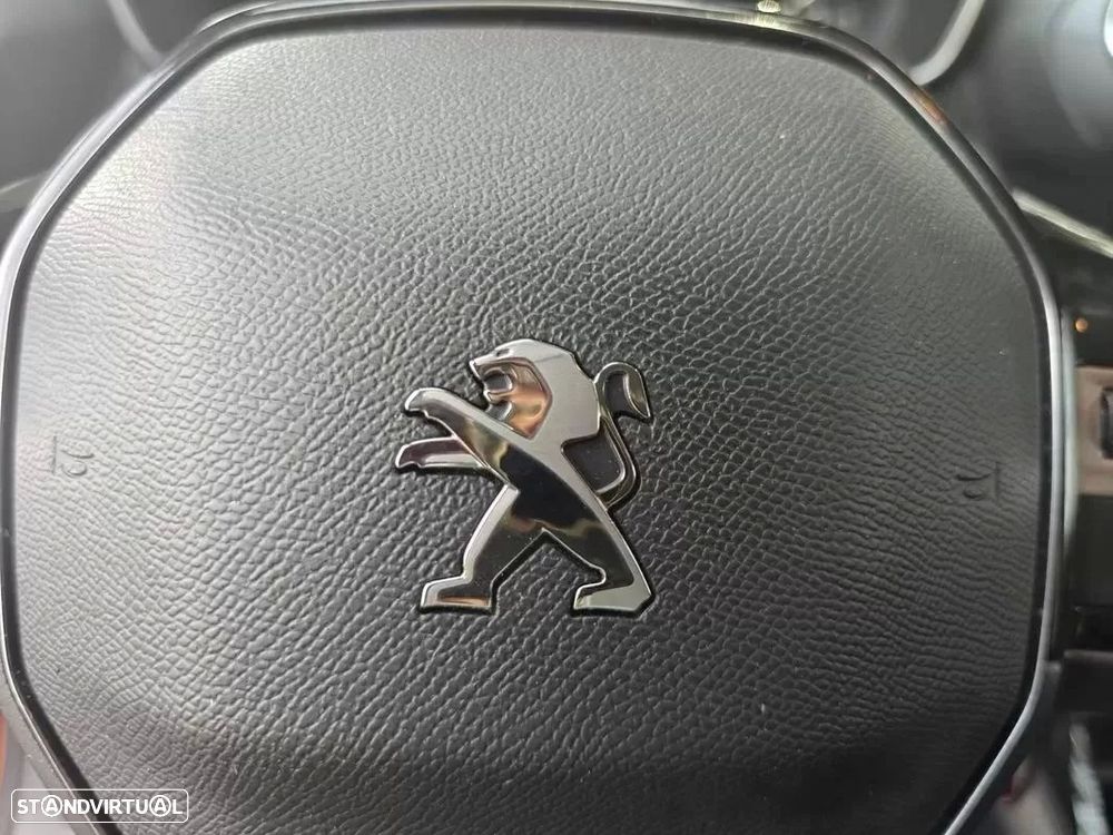 Peugeot 2008 1.2 PureTech Active Pack — fotografia 28
