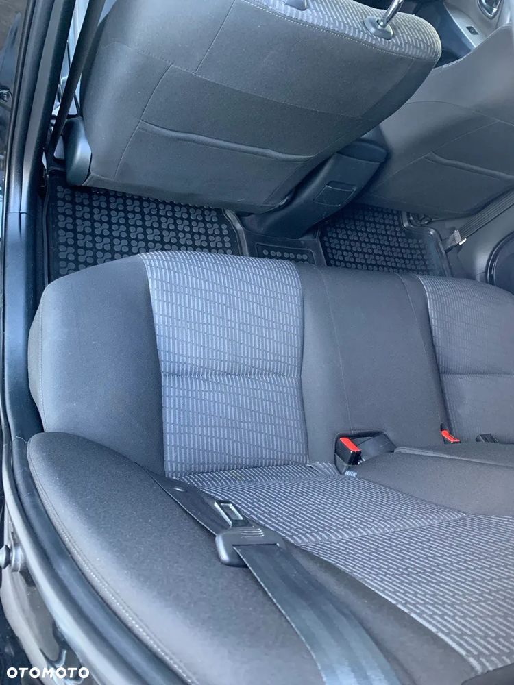 Toyota Avensis 1.8 Active - 27