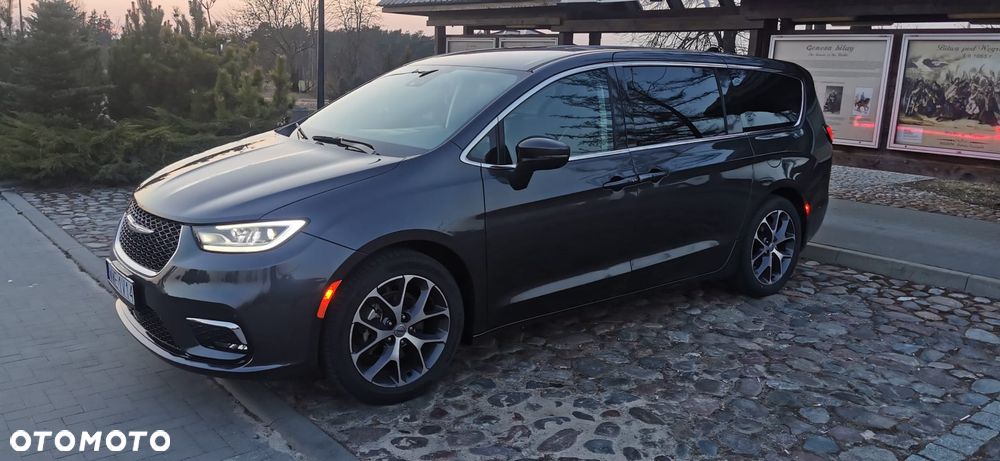 Chrysler Pacifica - 4