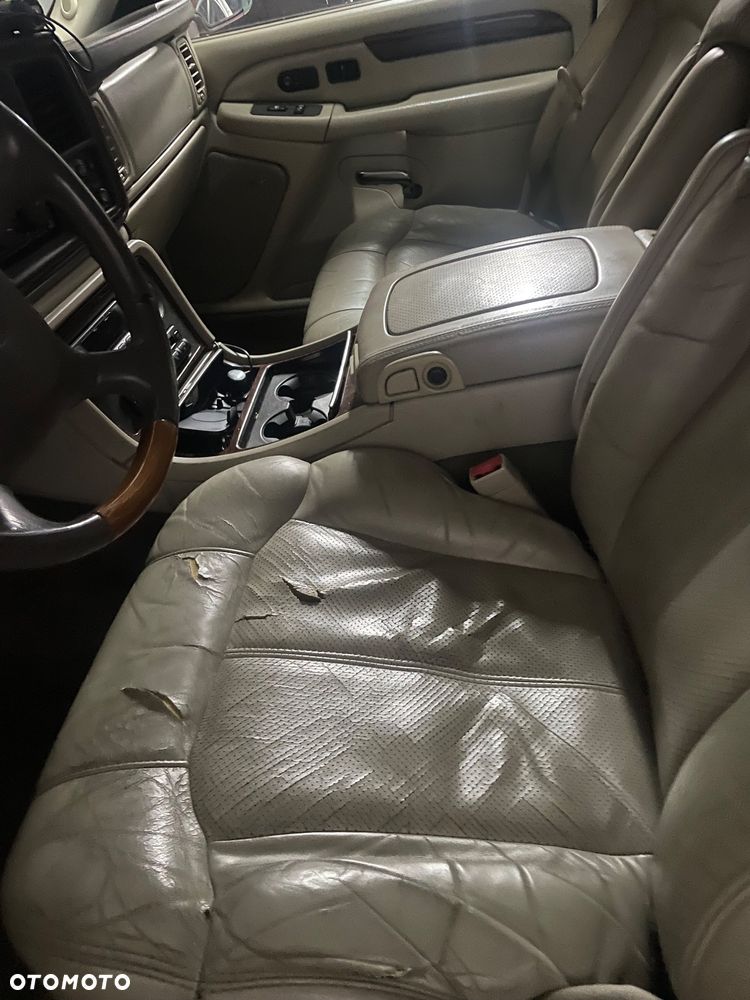Cadillac Escalade - 4