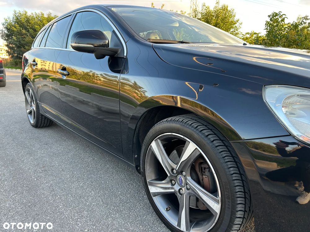 Volvo V60 D5 Summum - 11
