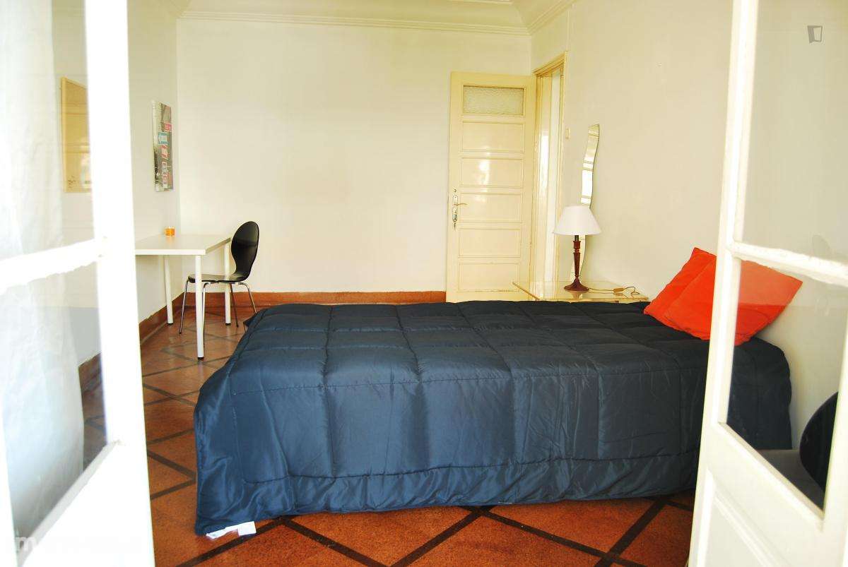 Quarto - localizado em Alameda Lisbon - Grande imagem: 2/19