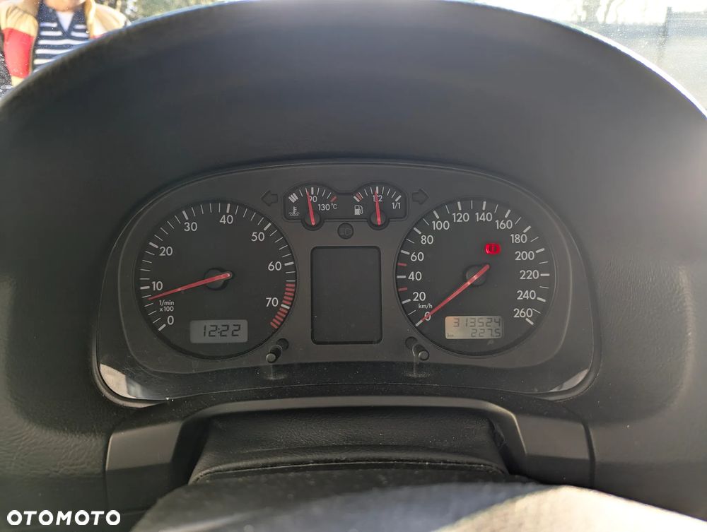 Volkswagen Golf 1.6 Q - 8