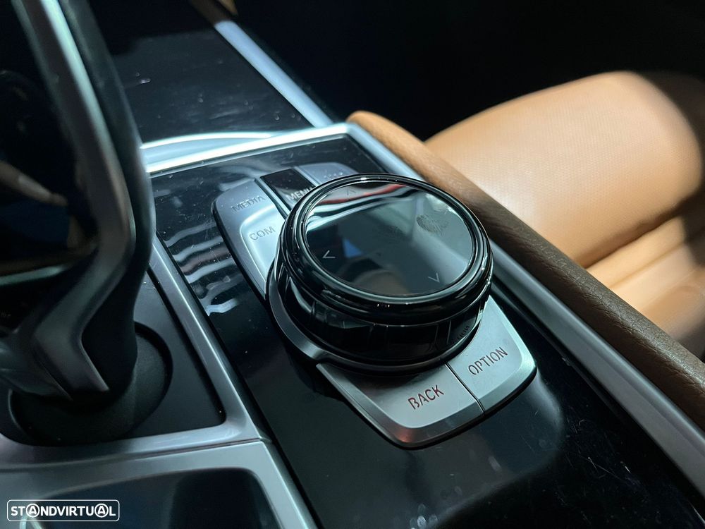 BMW 750 d xDrive Pack M Auto - 24