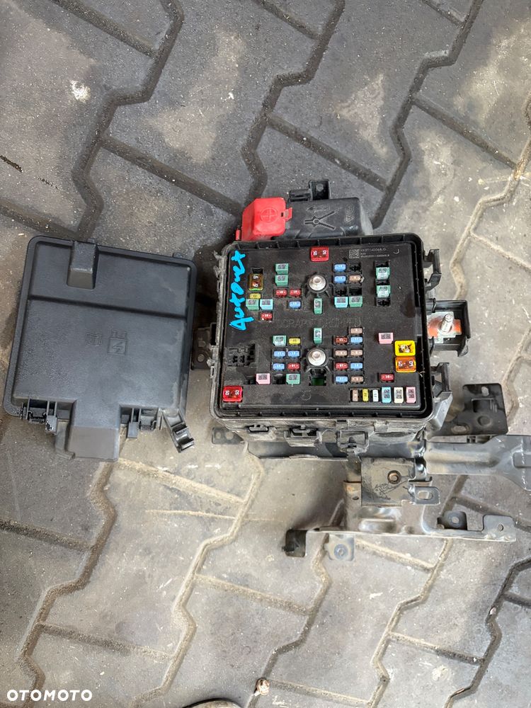 SKRZYNKA BEZPIECZNIKÓW z instalacją TRANSIT CUSTOM KK3T14D068JD - 1
