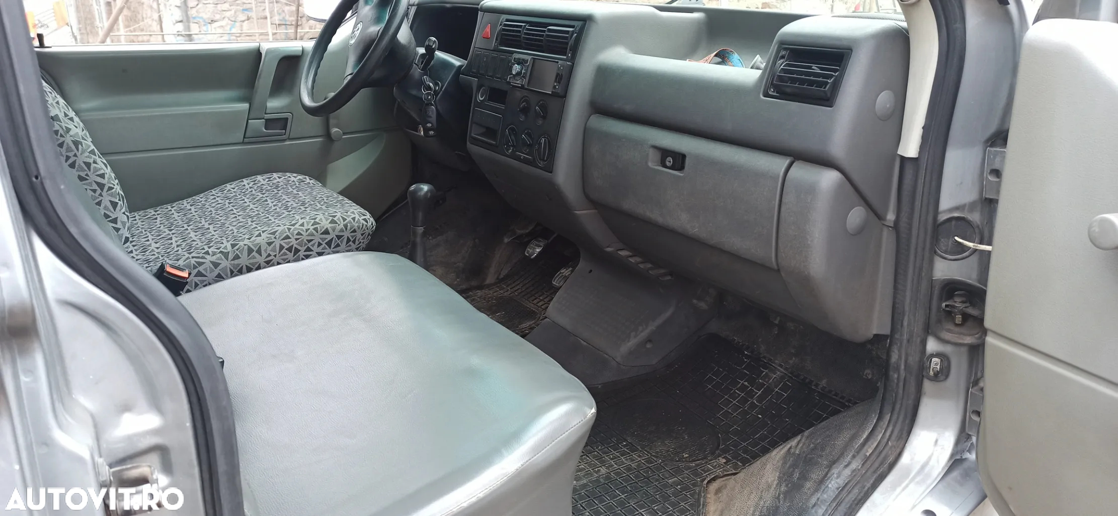 Volkswagen Caravelle - 4