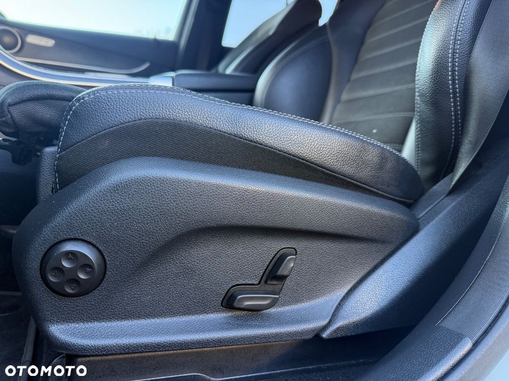 Mercedes-Benz GLC 200 4Matic 9G-TRONIC AMG Line Plus - 31