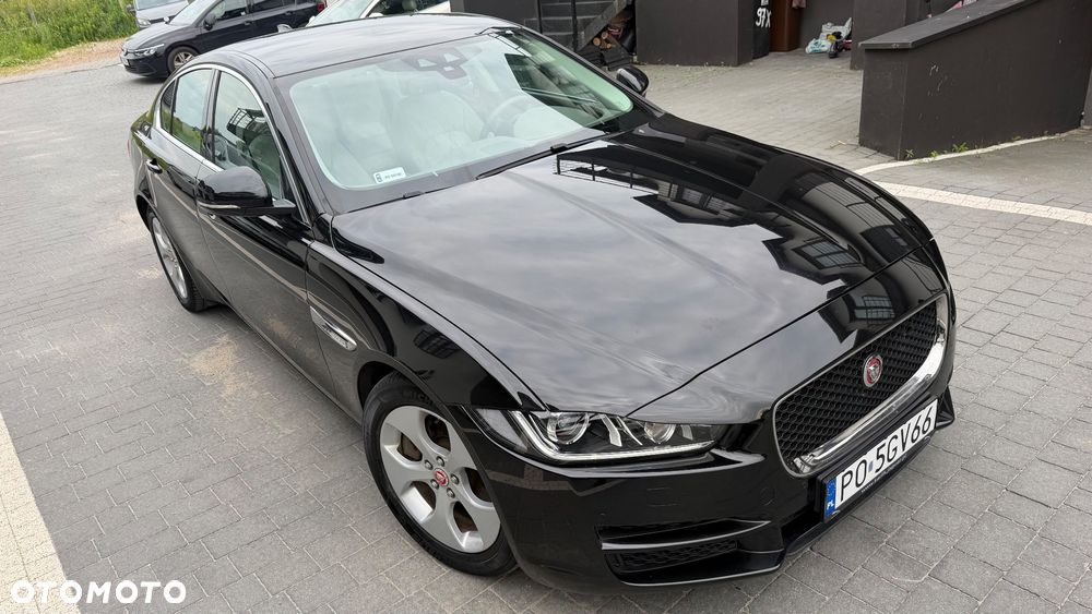 Jaguar XE 2.0 T Prestige - 1