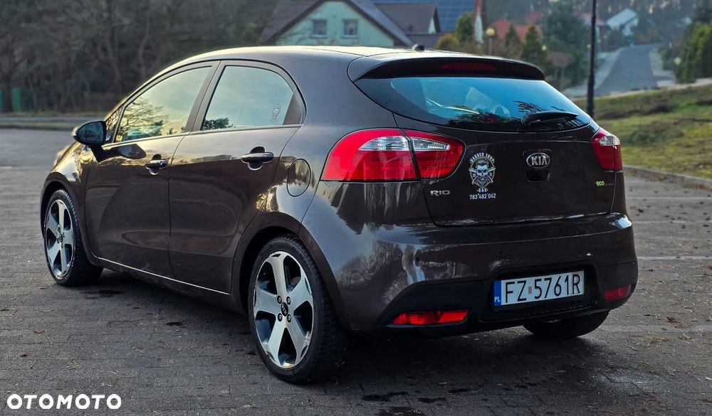 Kia Rio 1.4 L - 8