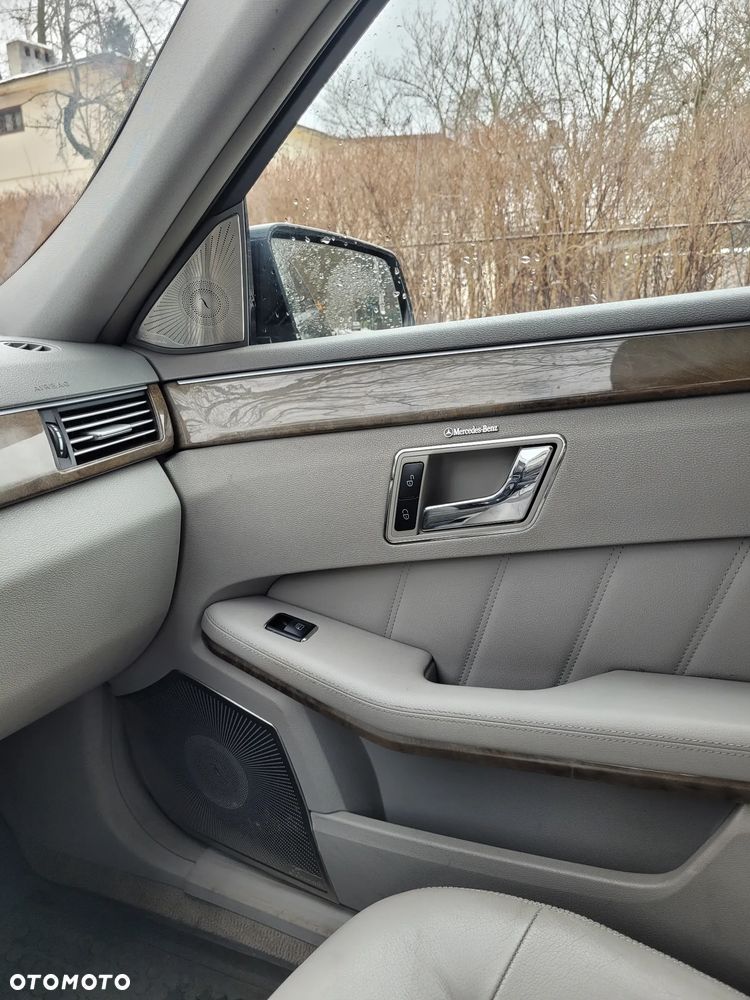 Mercedes-Benz Klasa E 250 CDI DPF BlueEFFICIENCY Automatik Elegance - 19