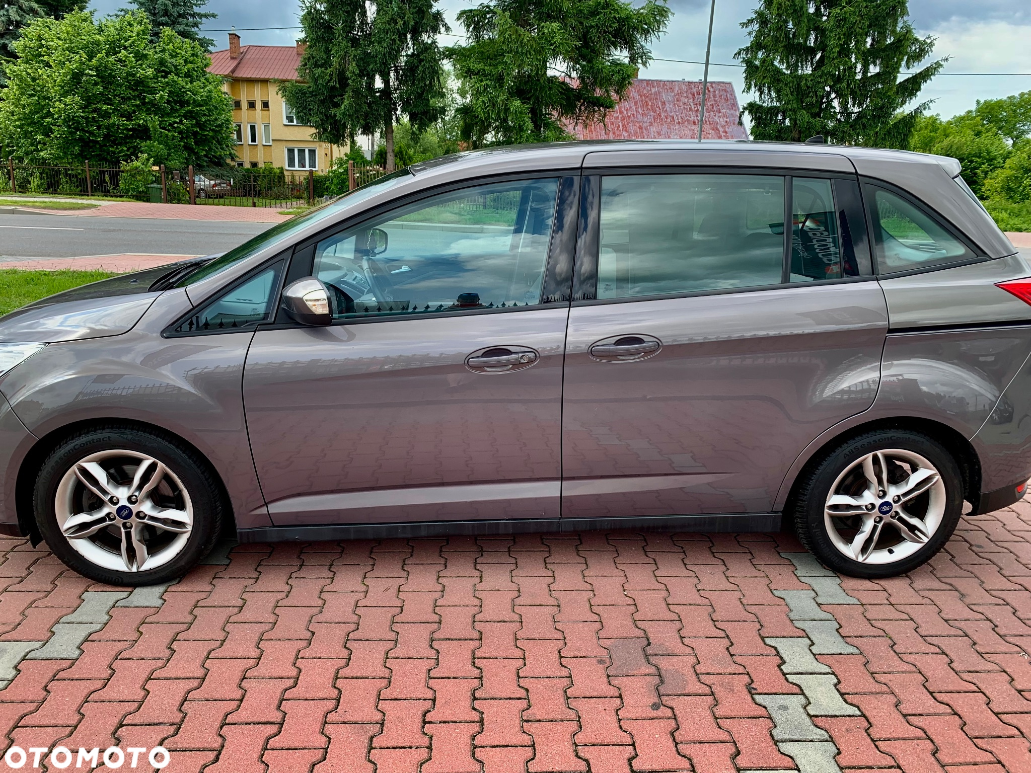 Ford Grand C-MAX - 11