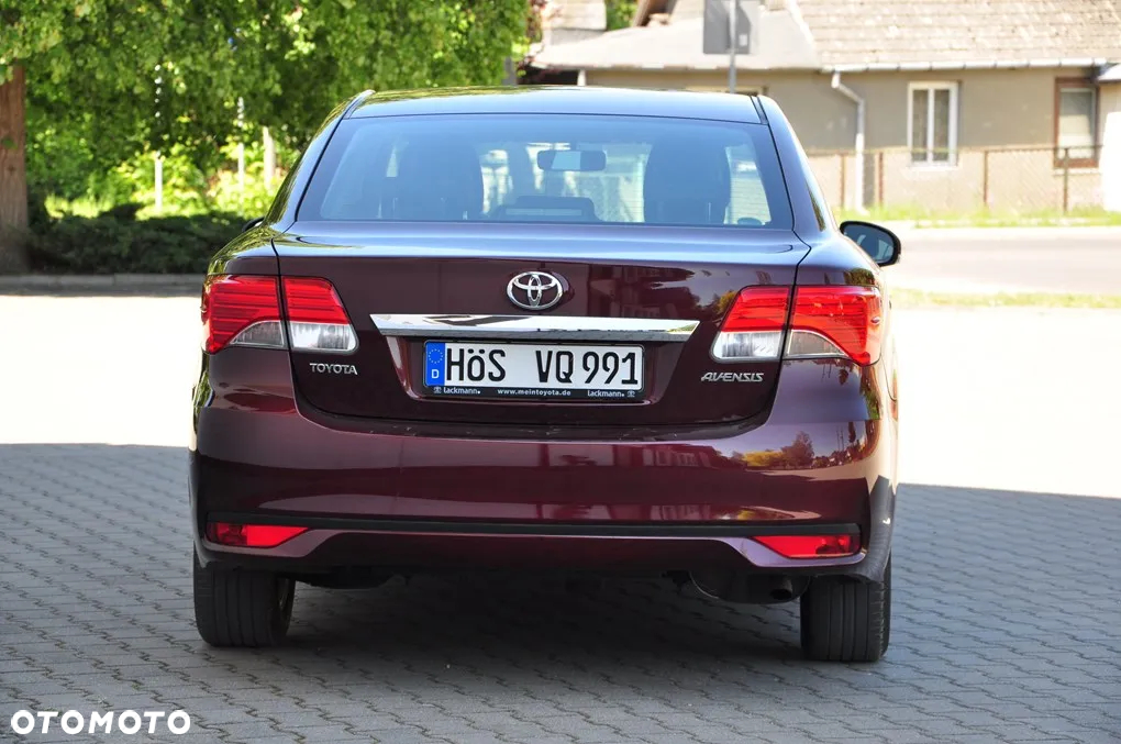 Toyota Avensis 1.6 Active - 9