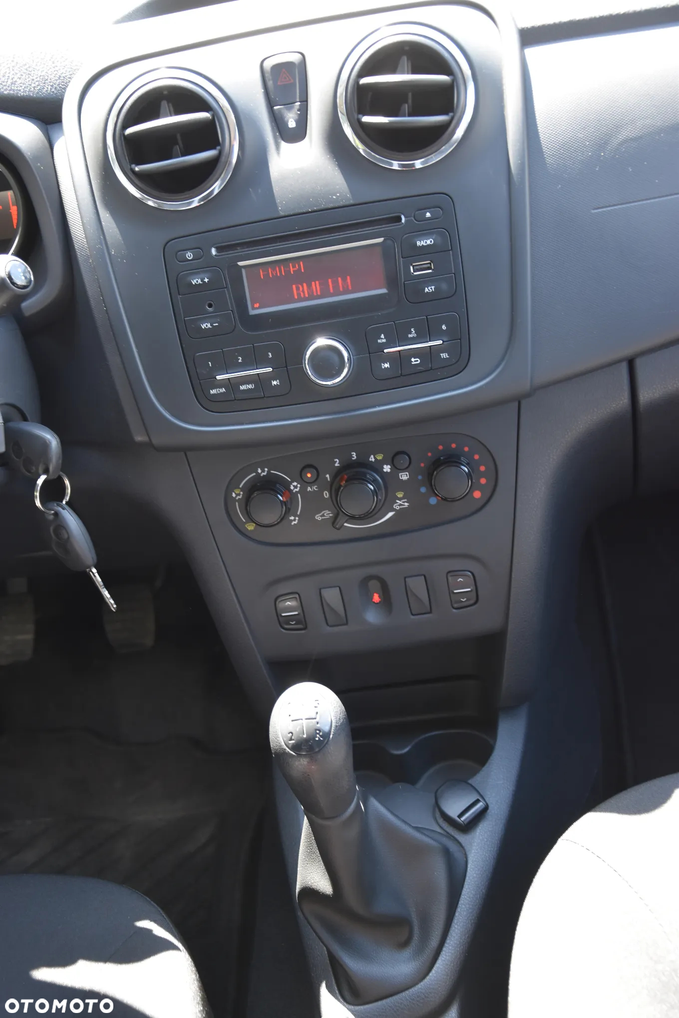 Dacia Logan MCV 1.2 16V 75 Ambiance - 15