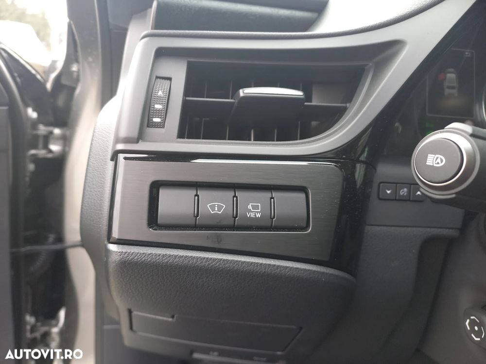 Lexus Seria ES 300h 2.5 TNGA HV 25H- 4X2 CVT Luxury - 23