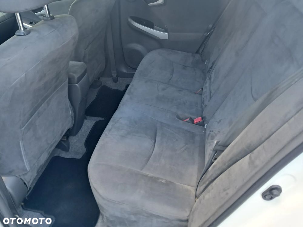 Toyota Prius 1.8 HSD Premium - 36