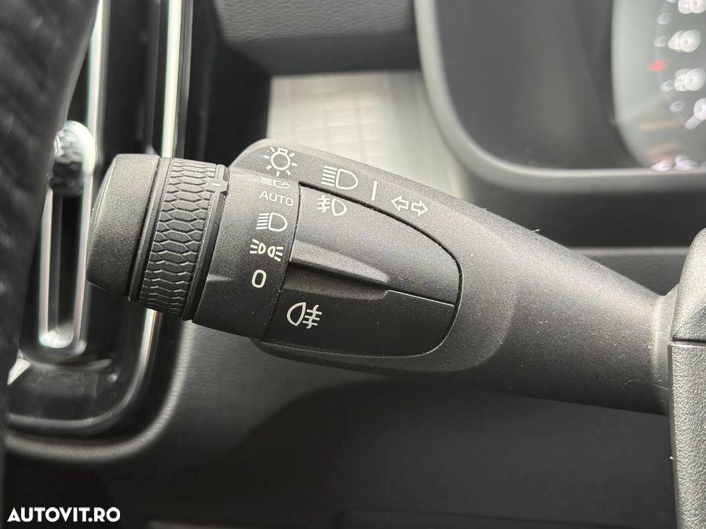 Volvo XC 40 D4 AWD Geartronic Momentum - 28