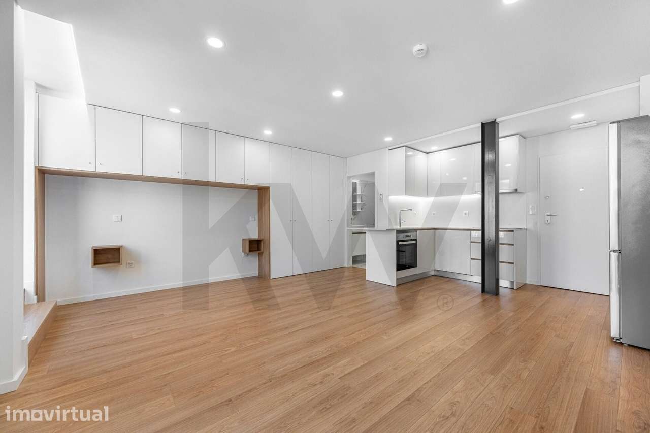 Apartamento "Studio", com Varanda, Mobilado e equipado, no centro do - Grande imagem: 3/9