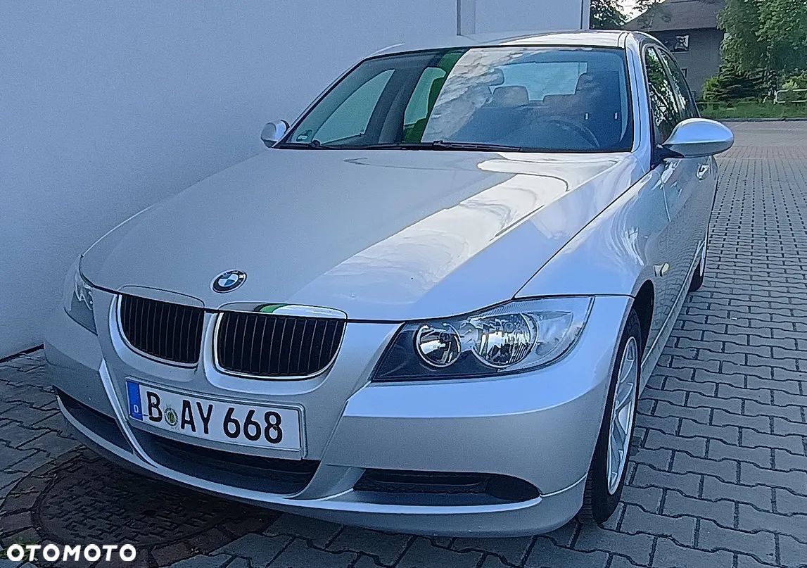 BMW Seria 3 318i - 1