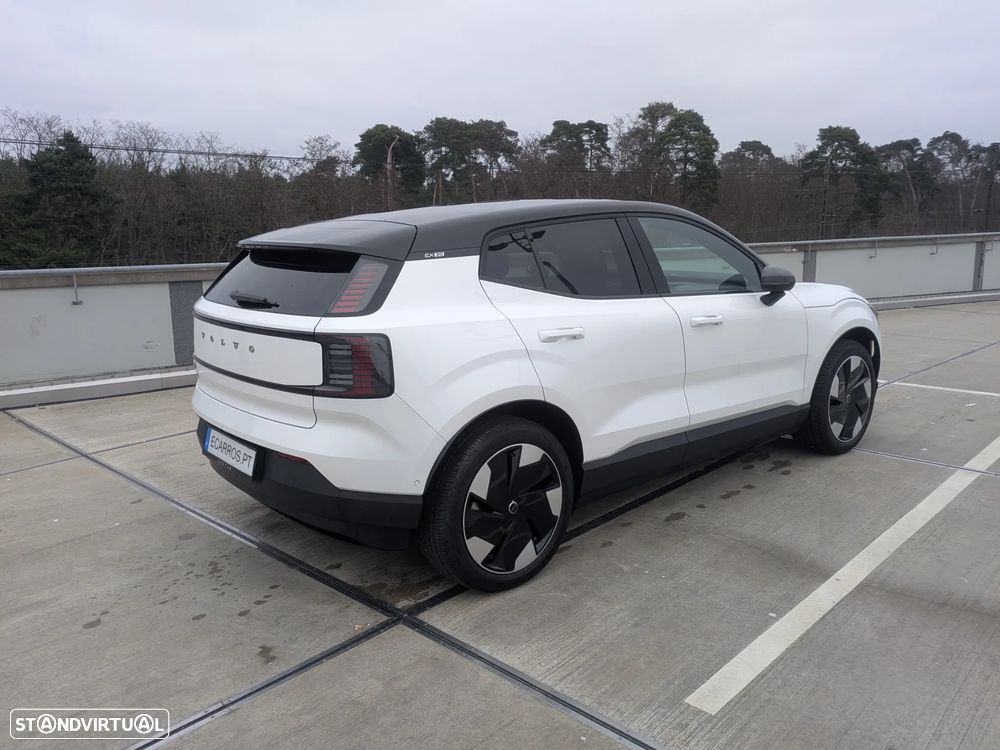 Volvo EX30 Single Motor Extended Range RWD Ultra - 2