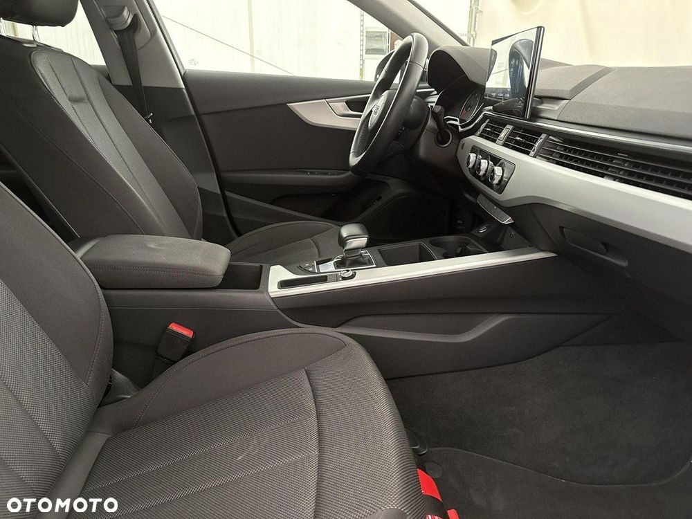 Audi A4 Limousine - 28